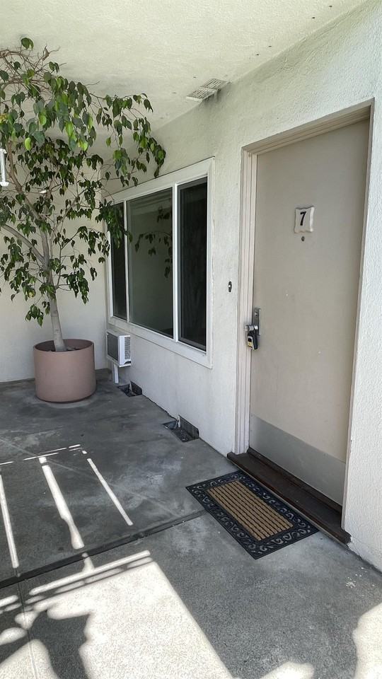 3355 Manning Avenue - Photo 3 of 39