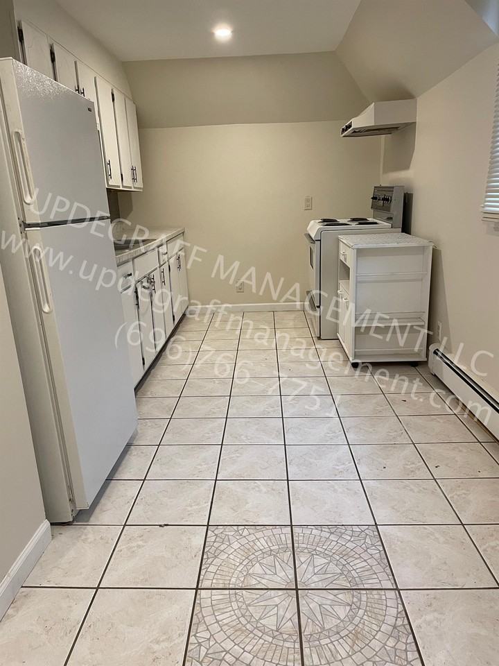 521 Oxford Street (SOLD 2.14.25) - Photo 2 of 12