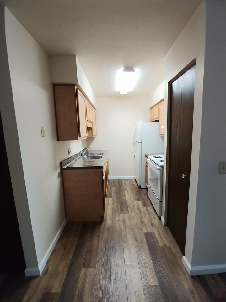 698 Posey Hill St - Photo 2 of 8