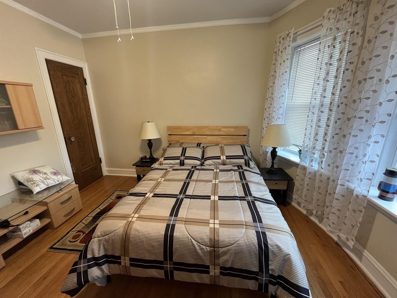 2834 North Lockwood Avenue - Photo 3 of 18