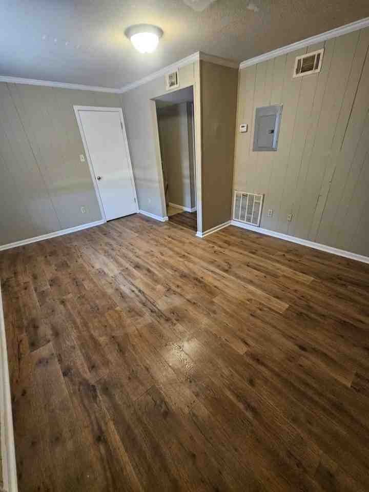 1300 Falls Street - Photo 3 of 7