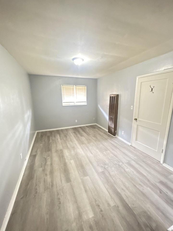127-129 Paw Paw Street - Photo 3 of 13
