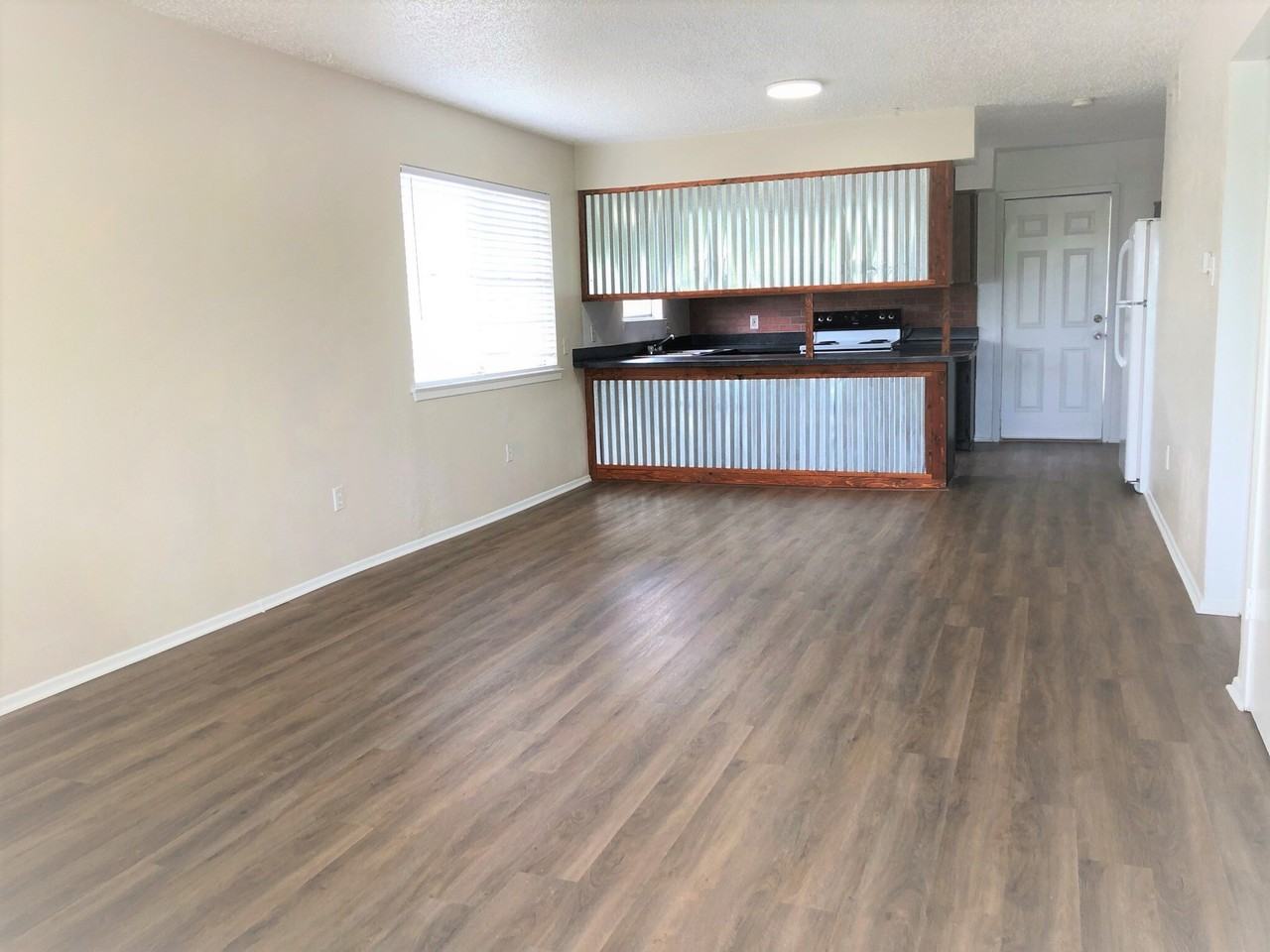 607 N. Elm St - B - Photo 3 of 17