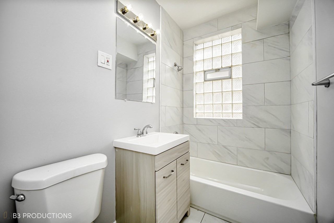 8524 South Oglesby Avenue - Photo 2 of 9