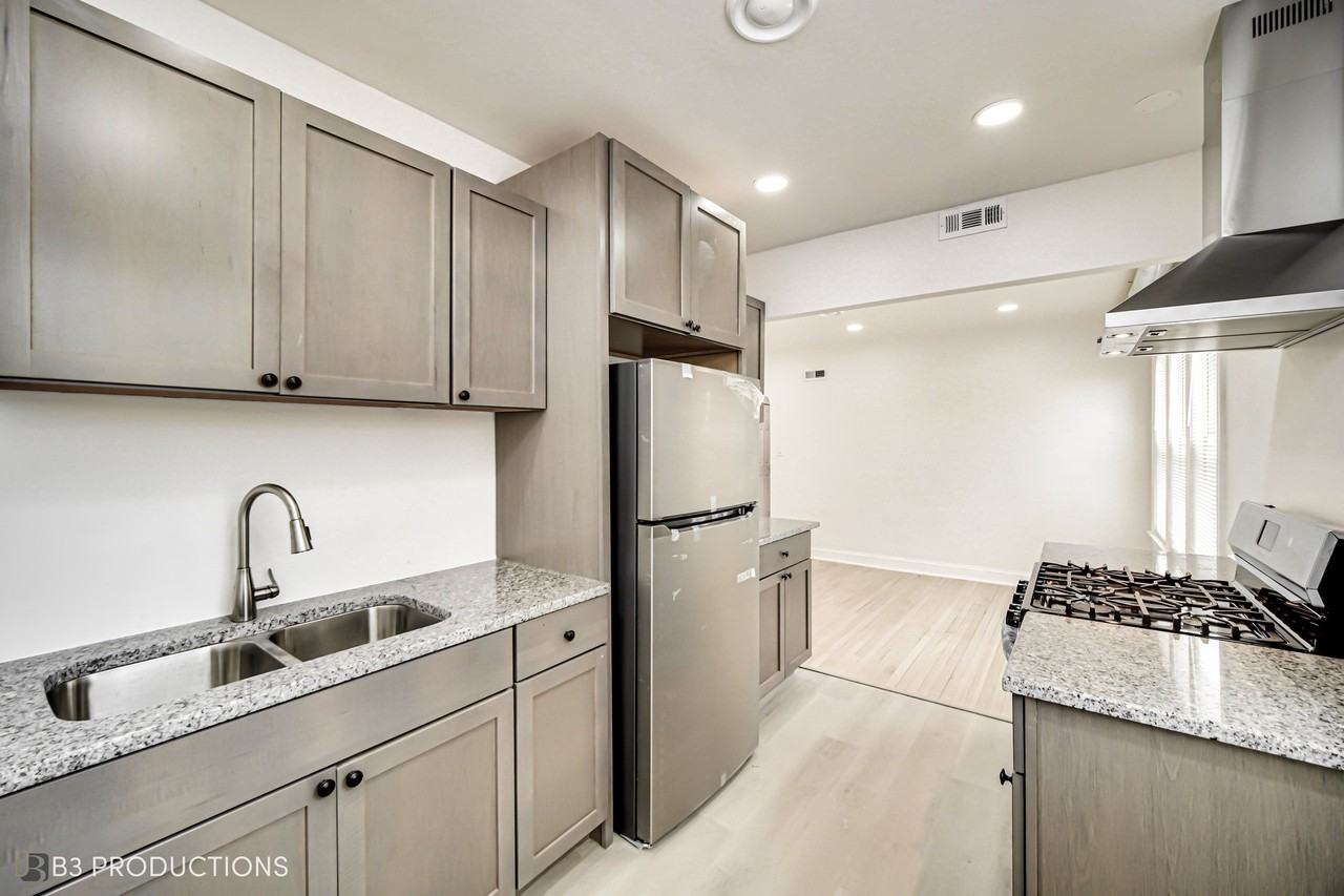 8524 South Oglesby Avenue - Photo 4 of 9