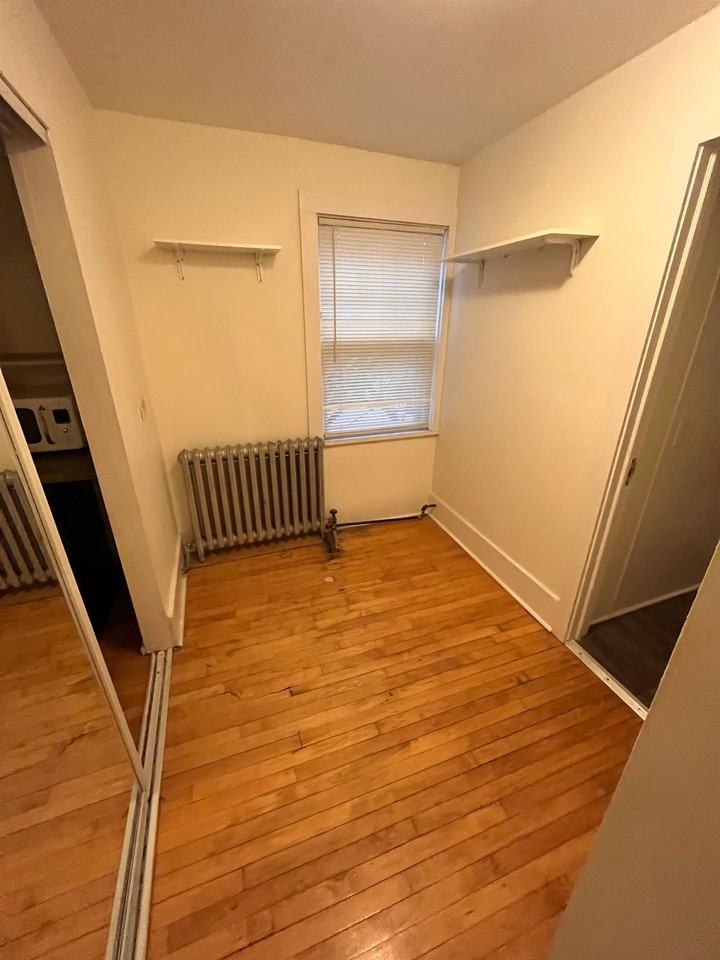 240 West Lakelawn Place - Photo 5 of 34