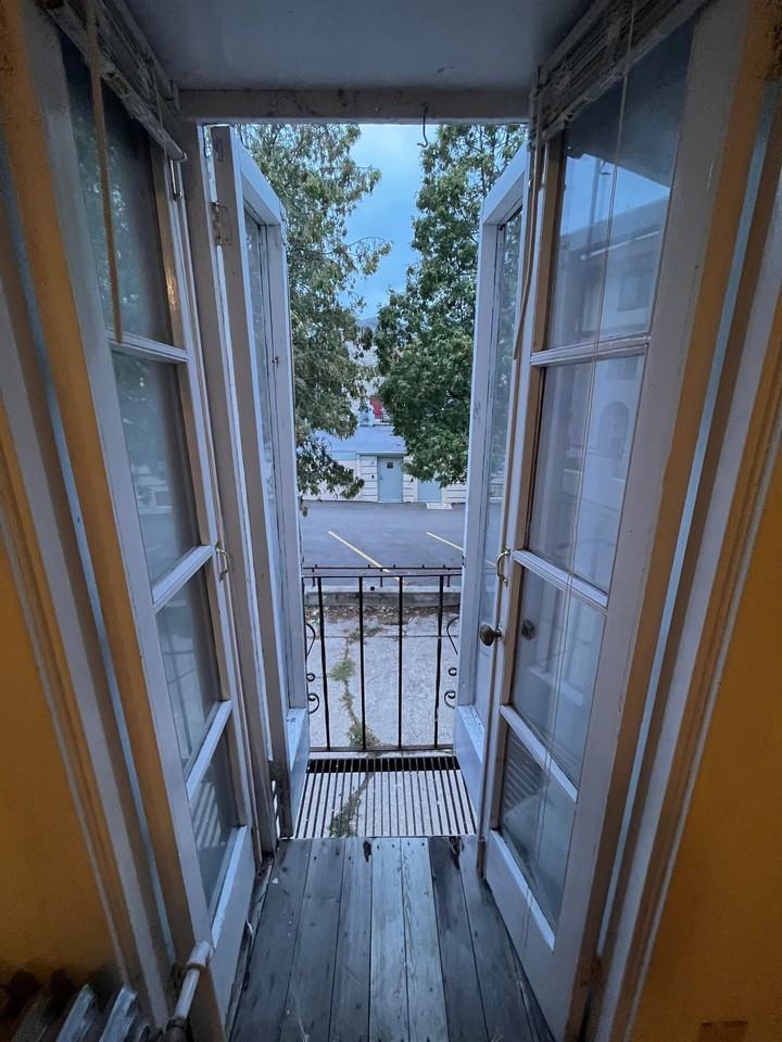 240 West Lakelawn Place - Photo 6 of 34