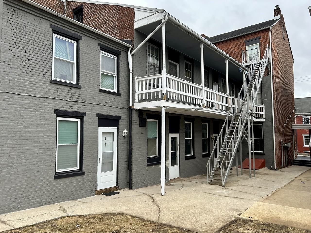 229 East King Street - Photo 2 of 8