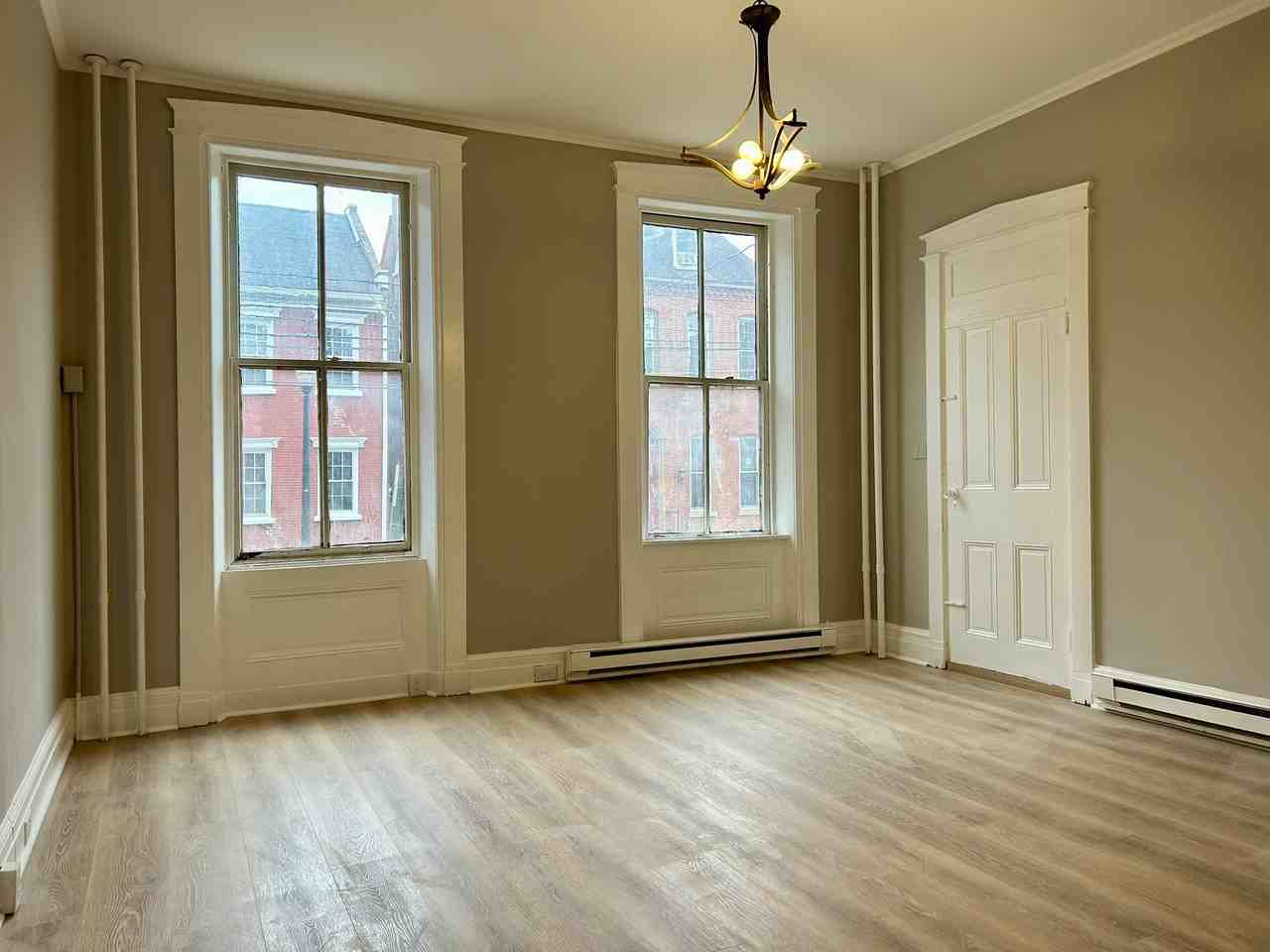 229 East King Street - Photo 3 of 8