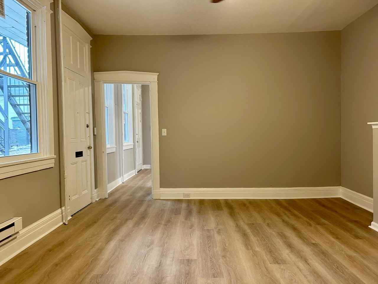229 East King Street - Photo 4 of 8
