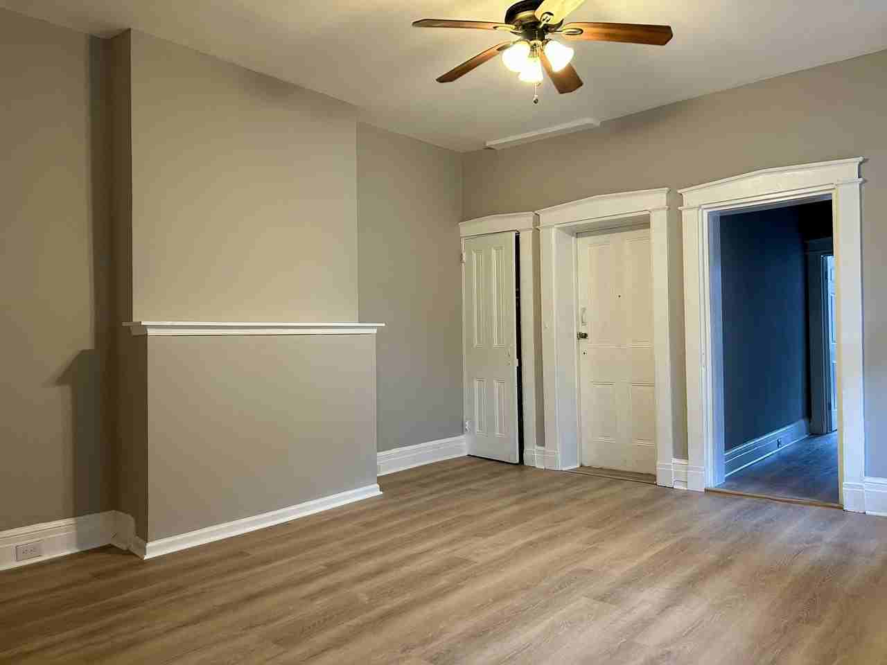 229 East King Street - Photo 5 of 8