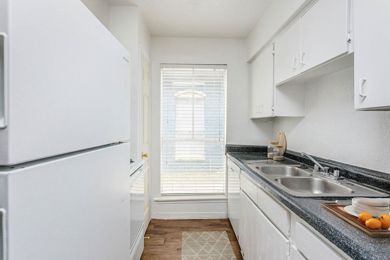 Valencia at Spring Branch - Photo 2 of 17