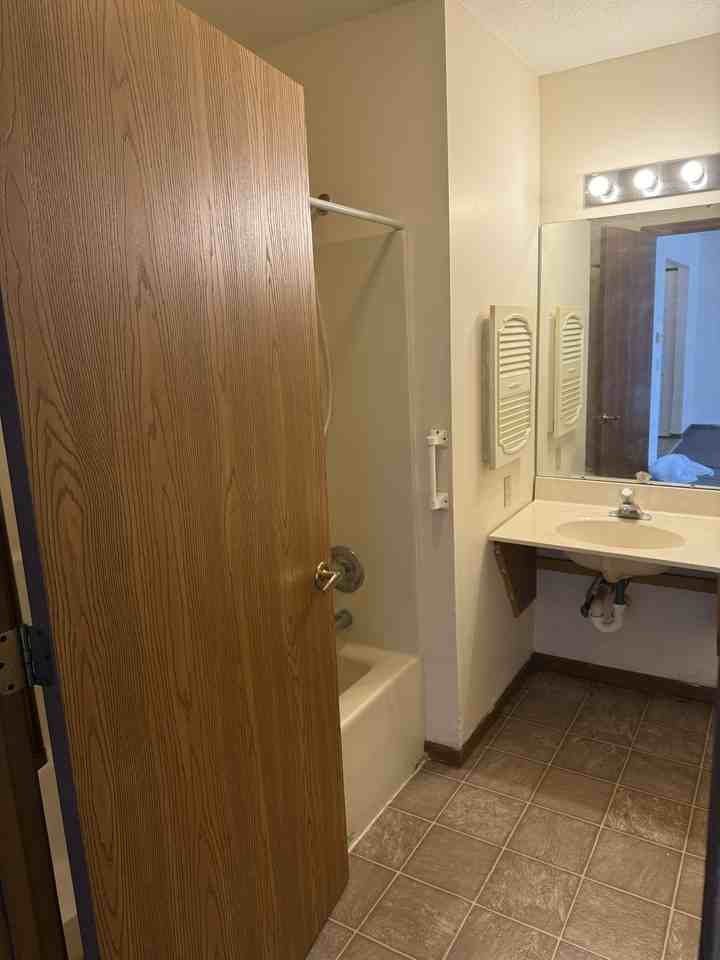 2070 Bradley Ct - Photo 4 of 18