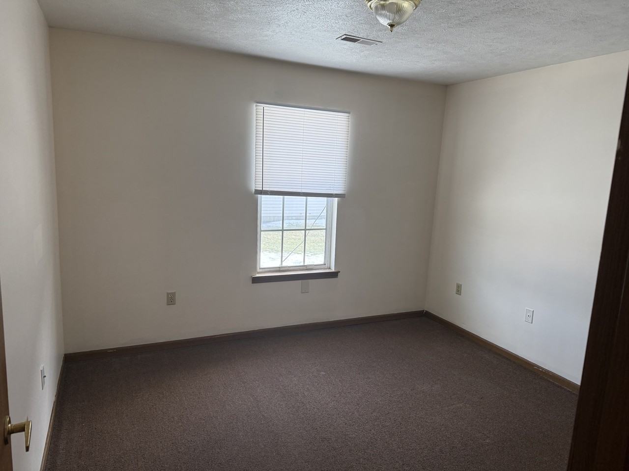 2070 Bradley Ct - Photo 6 of 18