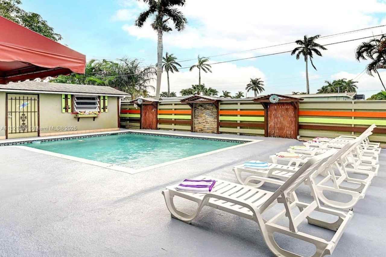 1020 N 13th Ter - Photo 3 of 39