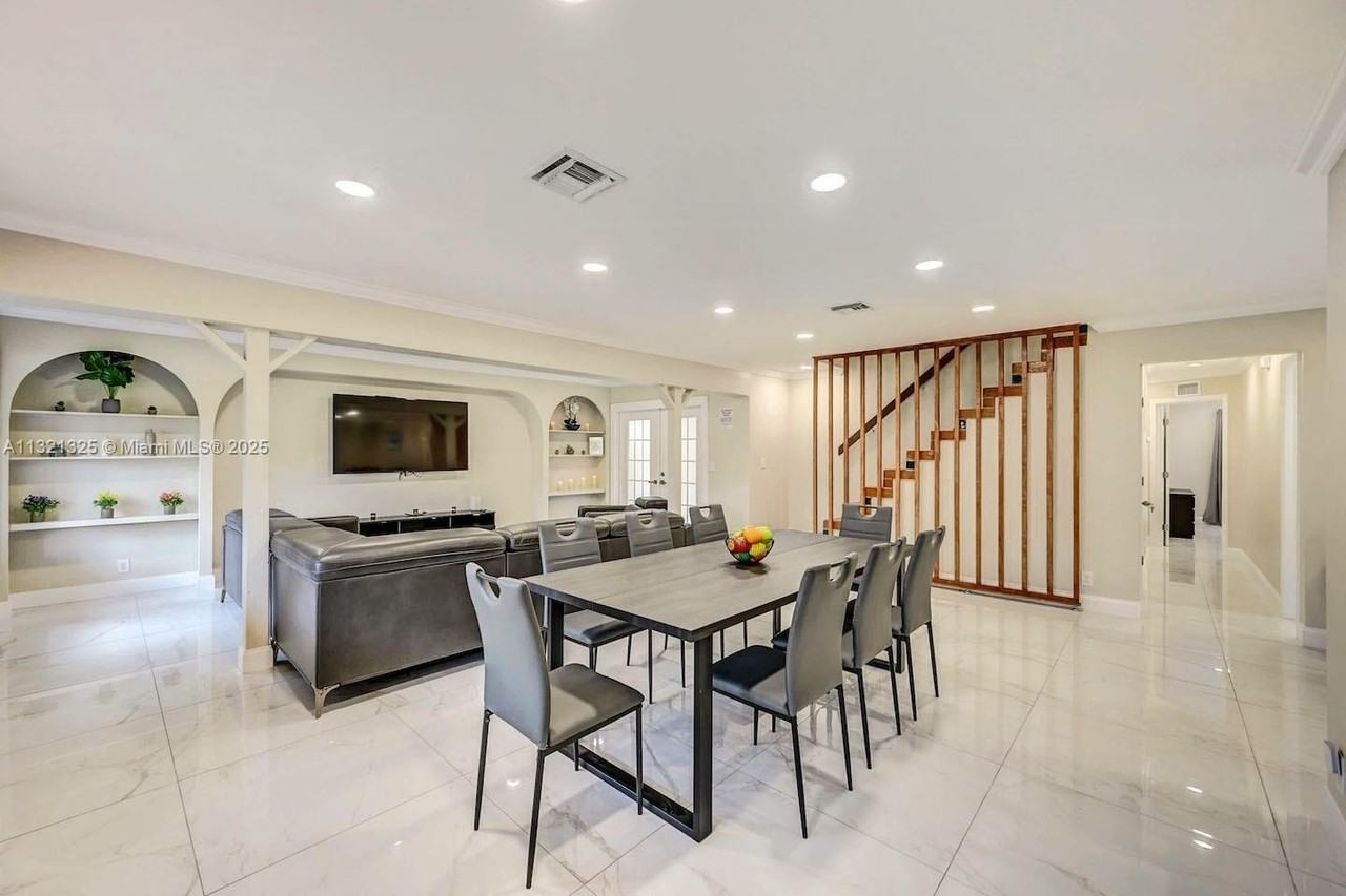 1020 N 13th Ter - Photo 6 of 39