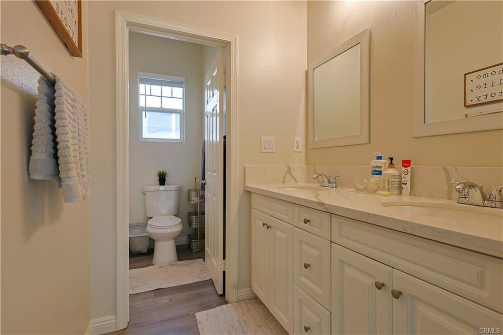 22971 Mission Dr - Photo 2 of 8