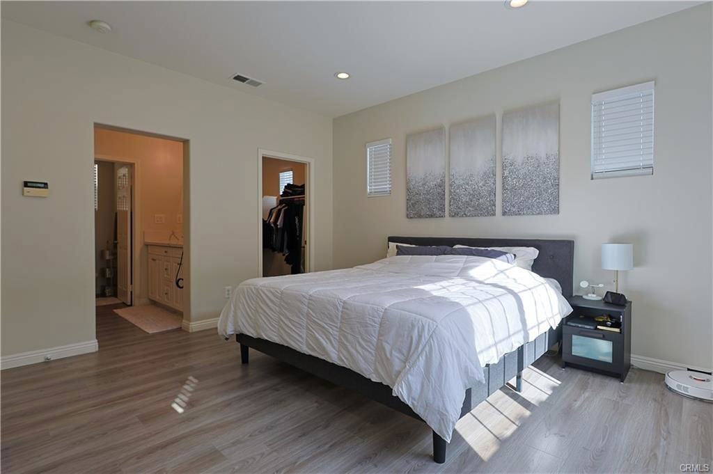 22971 Mission Dr - Photo 3 of 8