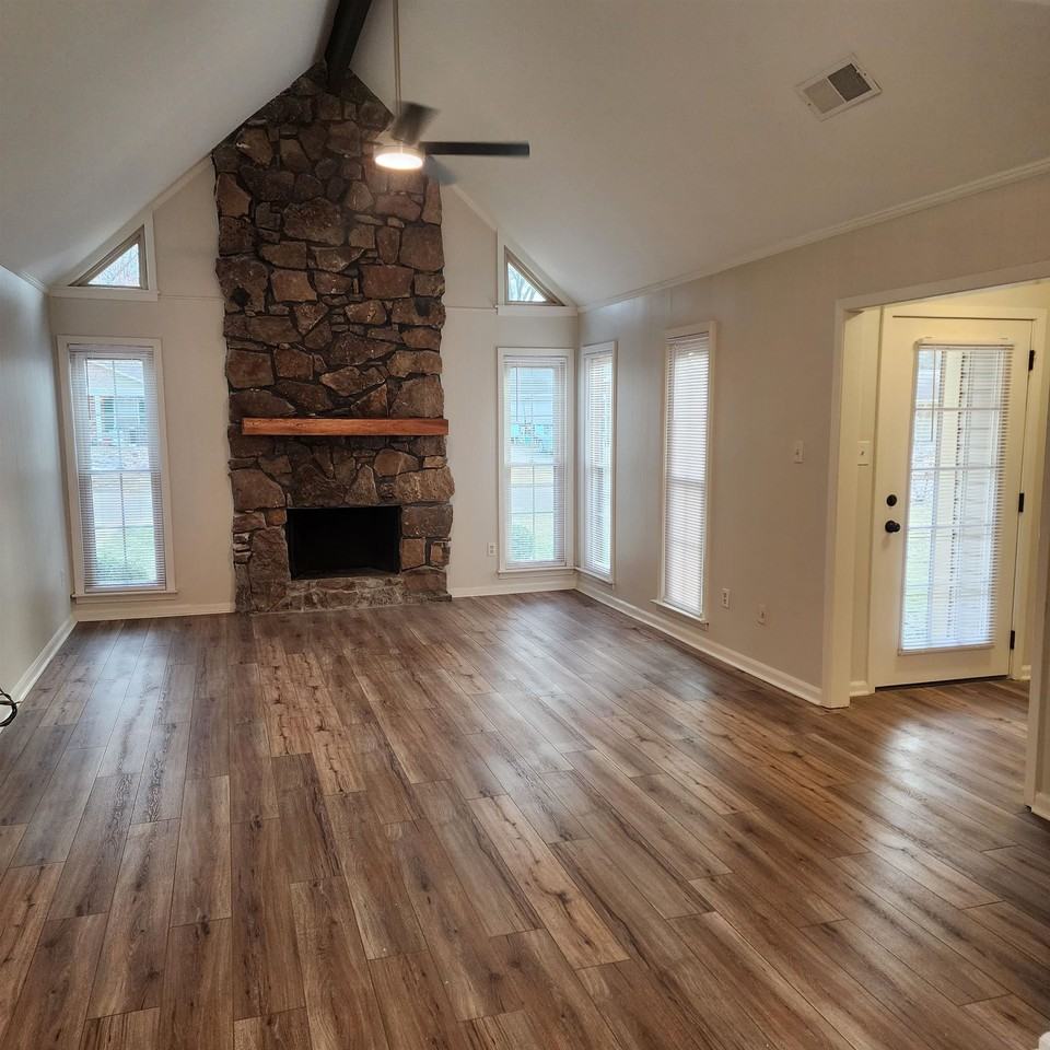 374 Bouldincrest Ave - Photo 2 of 12