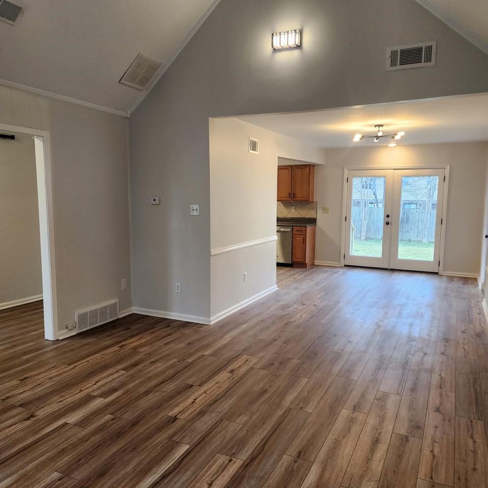 374 Bouldincrest Ave - Photo 3 of 12