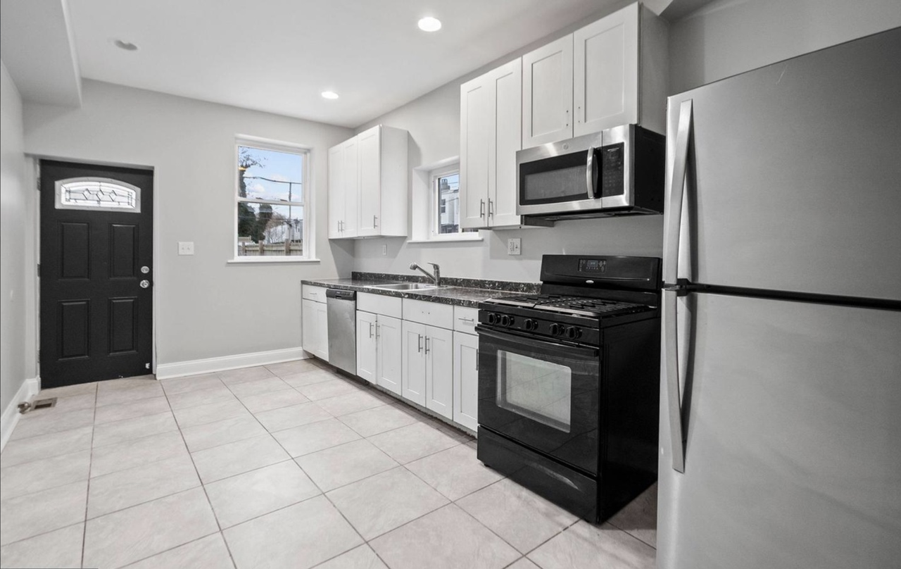 2706 Greenmount Ave - Photo 2 of 22
