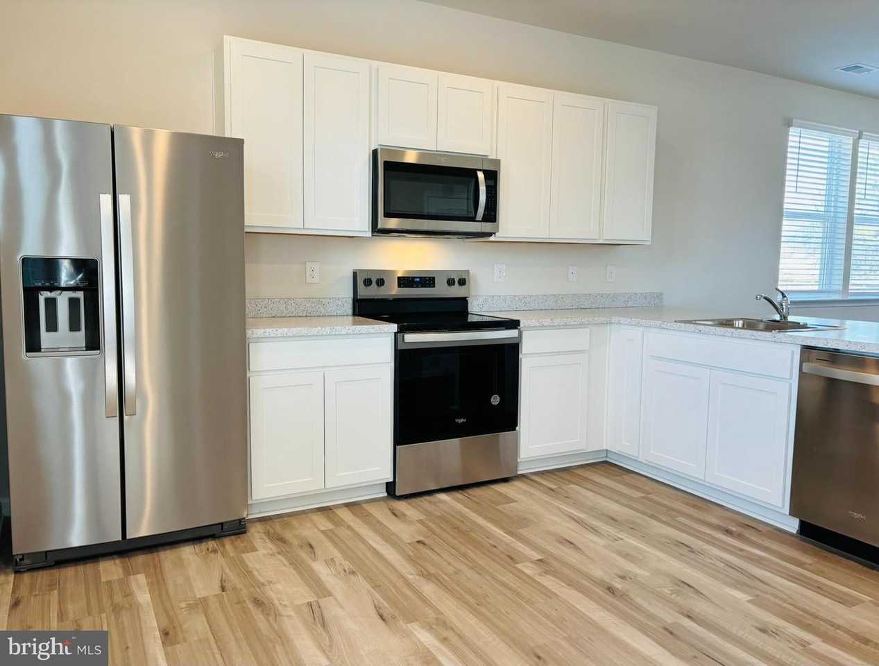 137 Riverwalk Ter - Photo 4 of 21