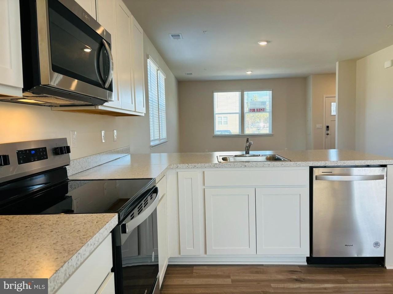 137 Riverwalk Ter - Photo 5 of 21