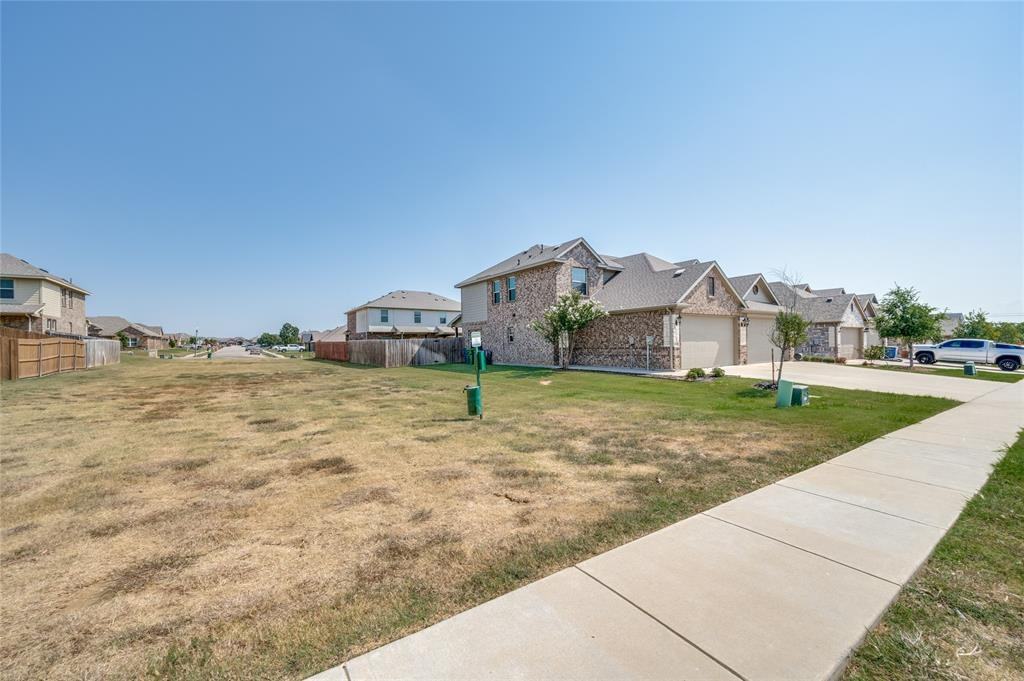 5000 Villas Dr - Photo 2 of 19