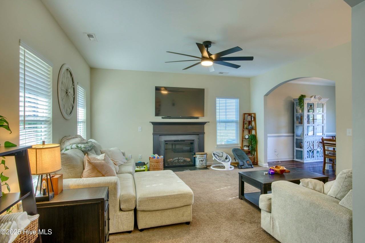 802 Five Mile Rd - Photo 4 of 34