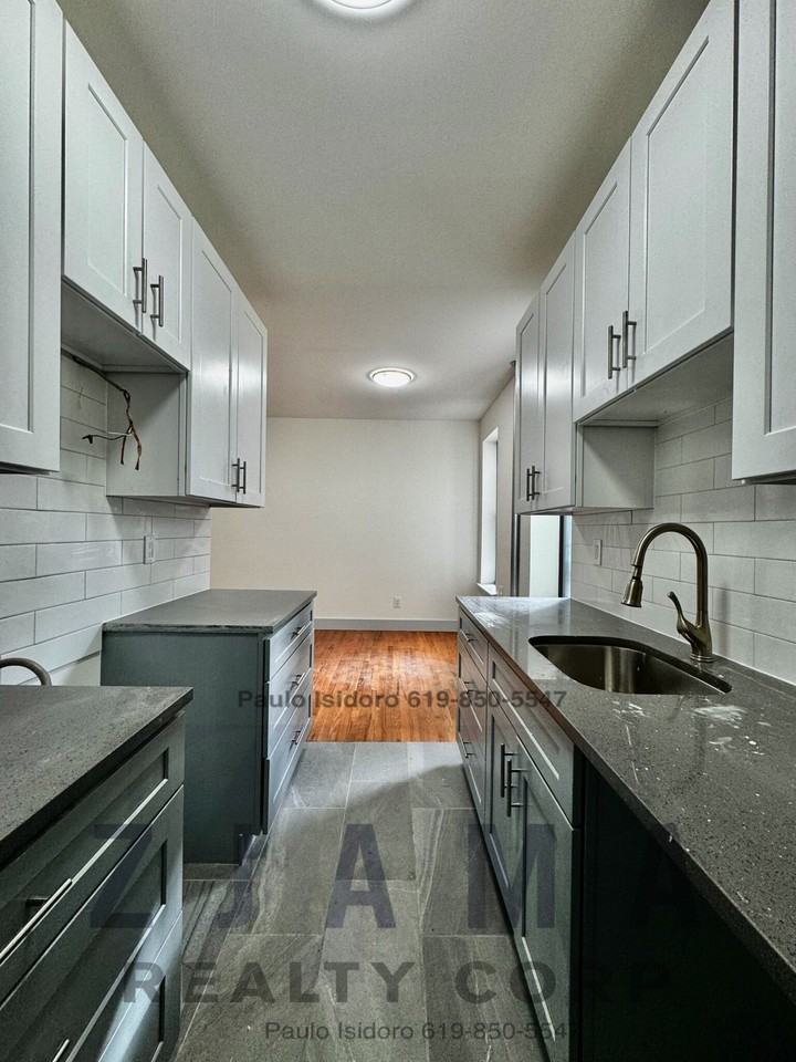 1030 Carroll St #3C - Photo 4 of 15