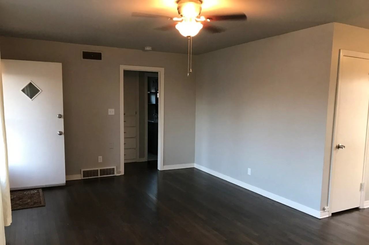 1624 Oxford Way - Photo 3 of 18