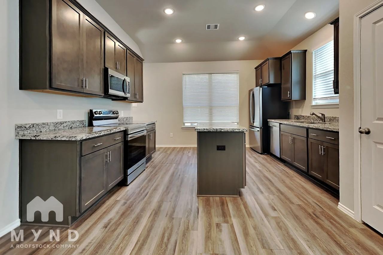 1021 Columbia River Rd - Photo 3 of 22