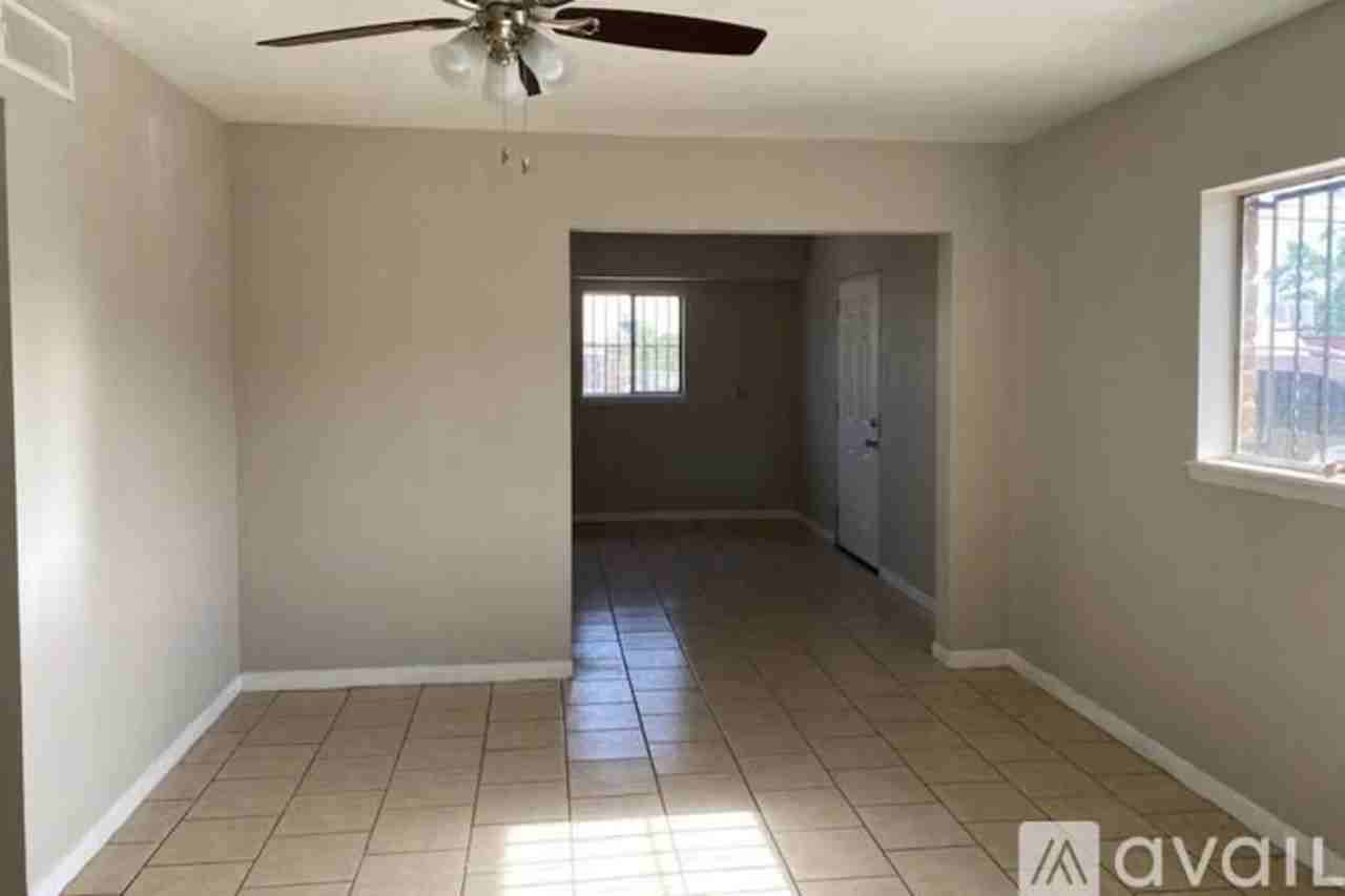 3518 E Yandell Dr Rear - Photo 2 of 5