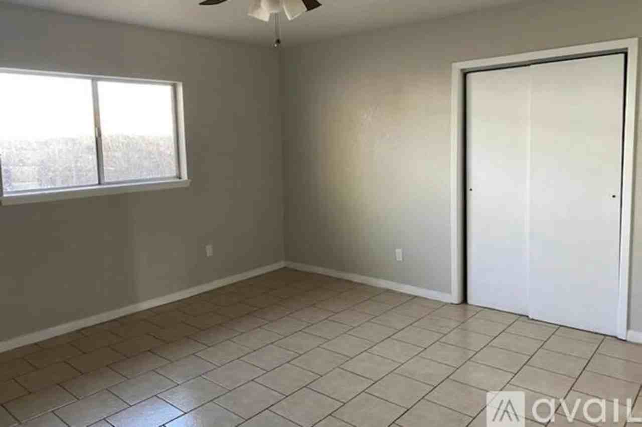 3518 E Yandell Dr Rear - Photo 3 of 5