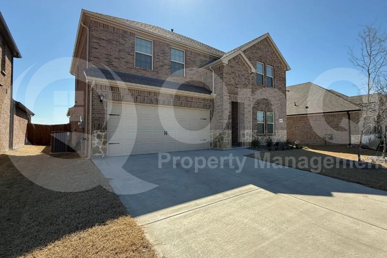 1526 Forever Way - Photo 2 of 27