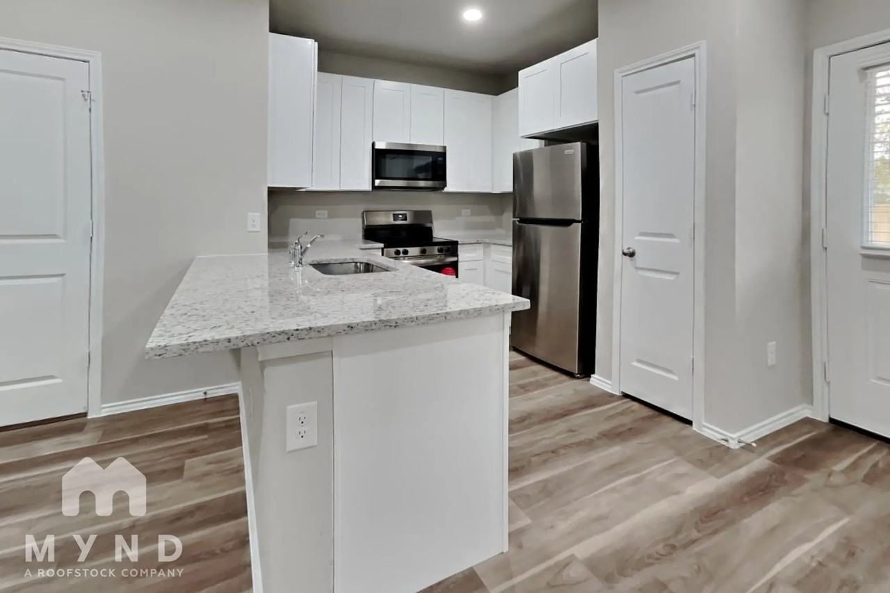 1234 Shadwell Dr Unit 102 - Photo 3 of 18