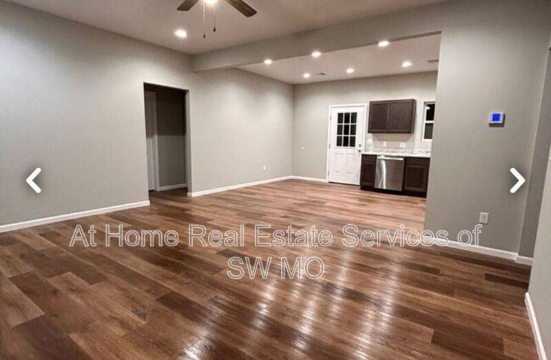 112 W Bluegrass St - Photo 3 of 4