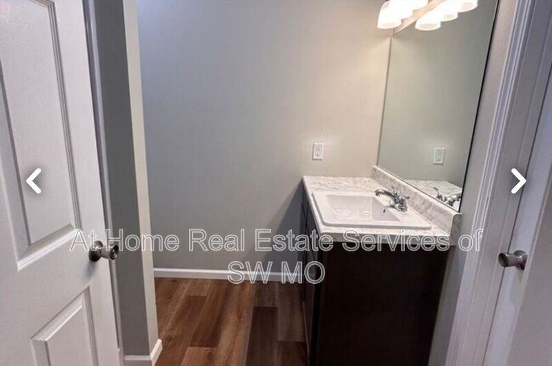 112 W Bluegrass St - Photo 4 of 4