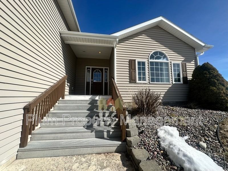 6896 Joy Dr - Photo 3 of 43