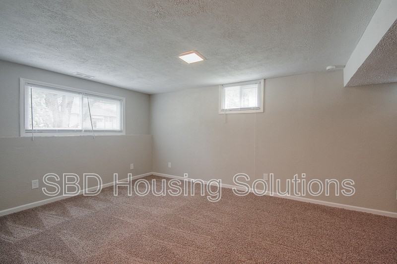 300 Concord Cir - Photo 3 of 10