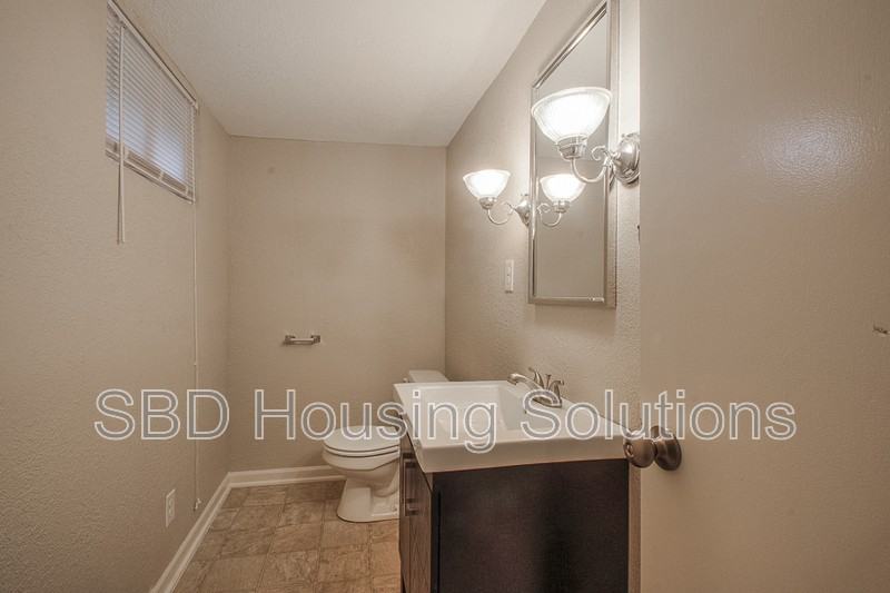 300 Concord Cir - Photo 4 of 10