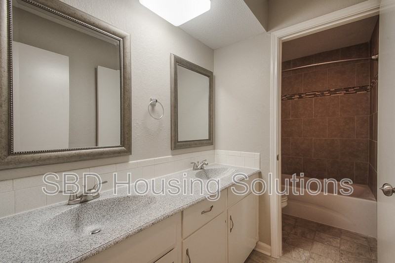 300 Concord Cir - Photo 7 of 10