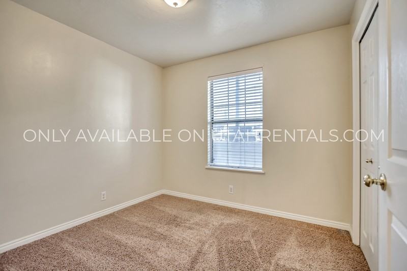 909 Nw #3 - Photo 6 of 16
