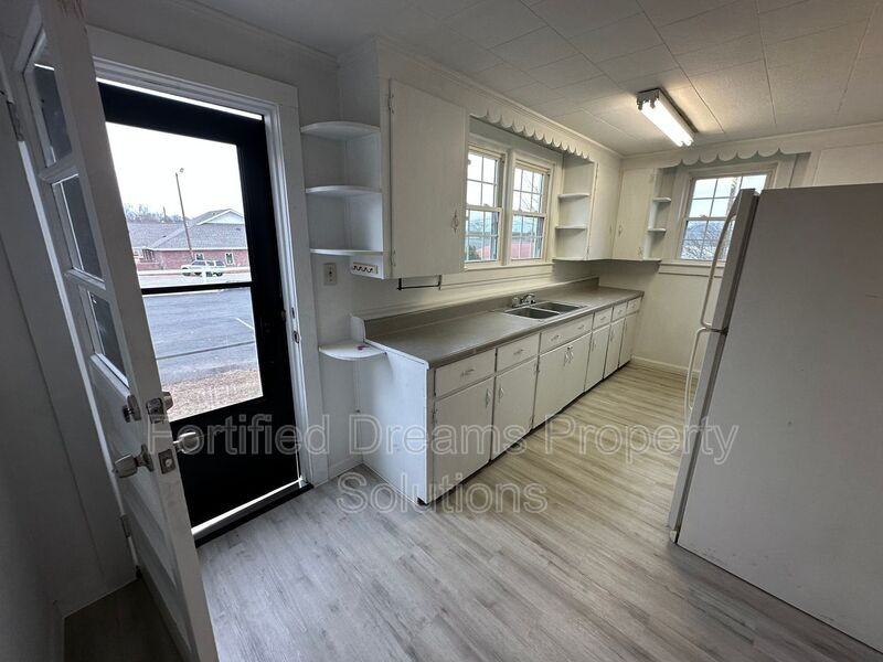211 High St - Photo 3 of 16