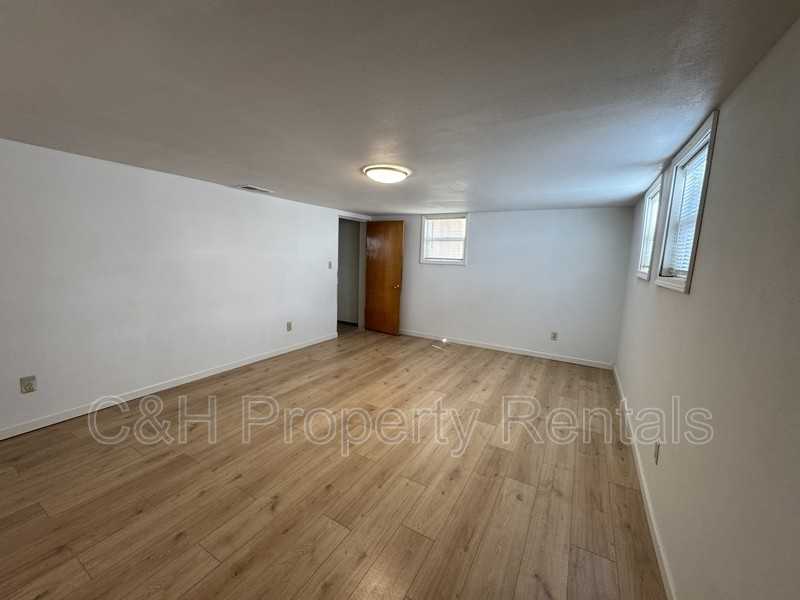 841 1/2 Cook Ave - Photo 2 of 11