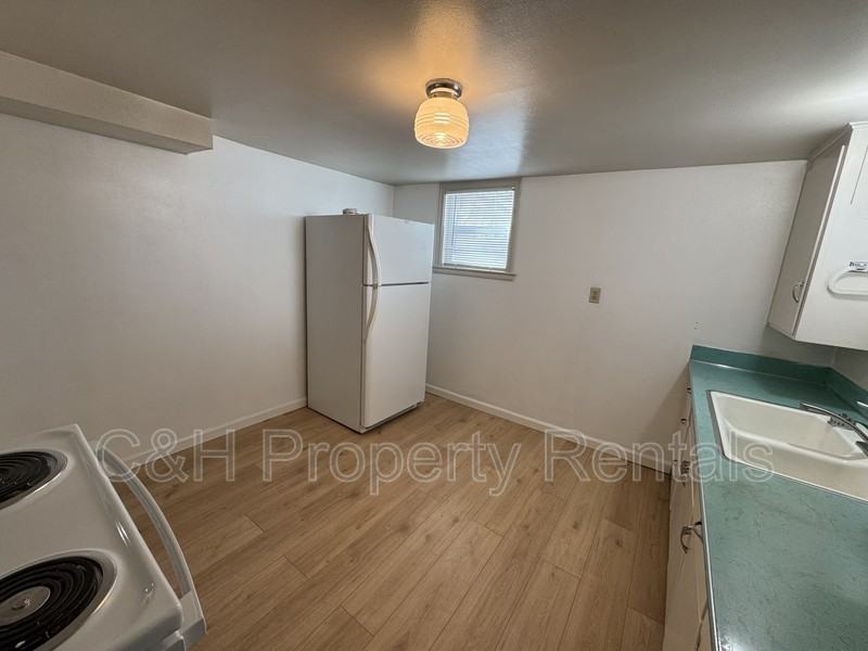 841 1/2 Cook Ave - Photo 5 of 11