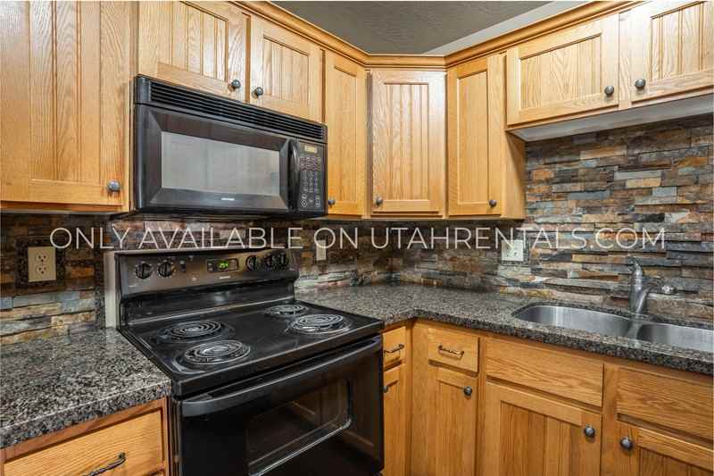 1027 Se #K204 - Photo 5 of 24