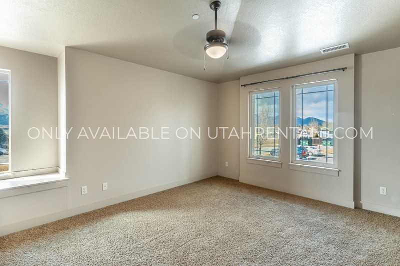 1027 Se #K204 - Photo 6 of 24