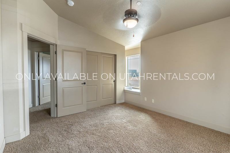 1027 Se #K204 - Photo 7 of 24