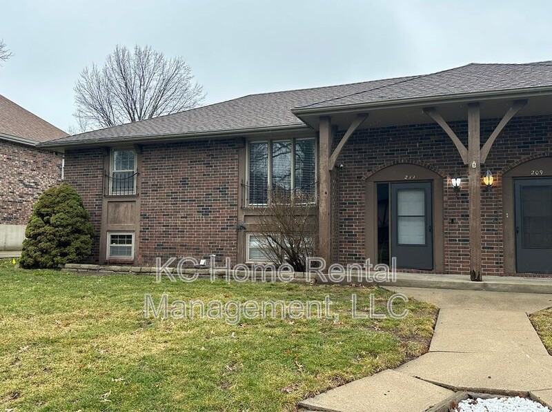 211 Nw Highland Ln - Photo 2 of 41